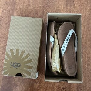 UGG SADIE sandals size 6